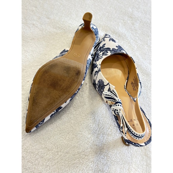 A New Day Womens Floral Toile Slingback Kitten Heels Navy Bow Pointed Toe 8.5 - Picture 2 of 3